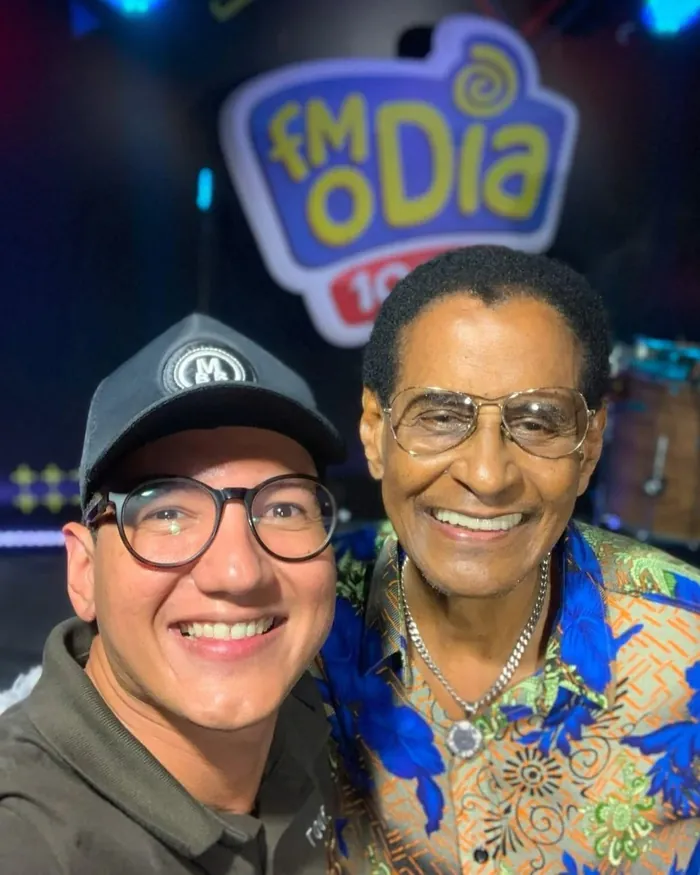 Jean Ximenes com artista do samba